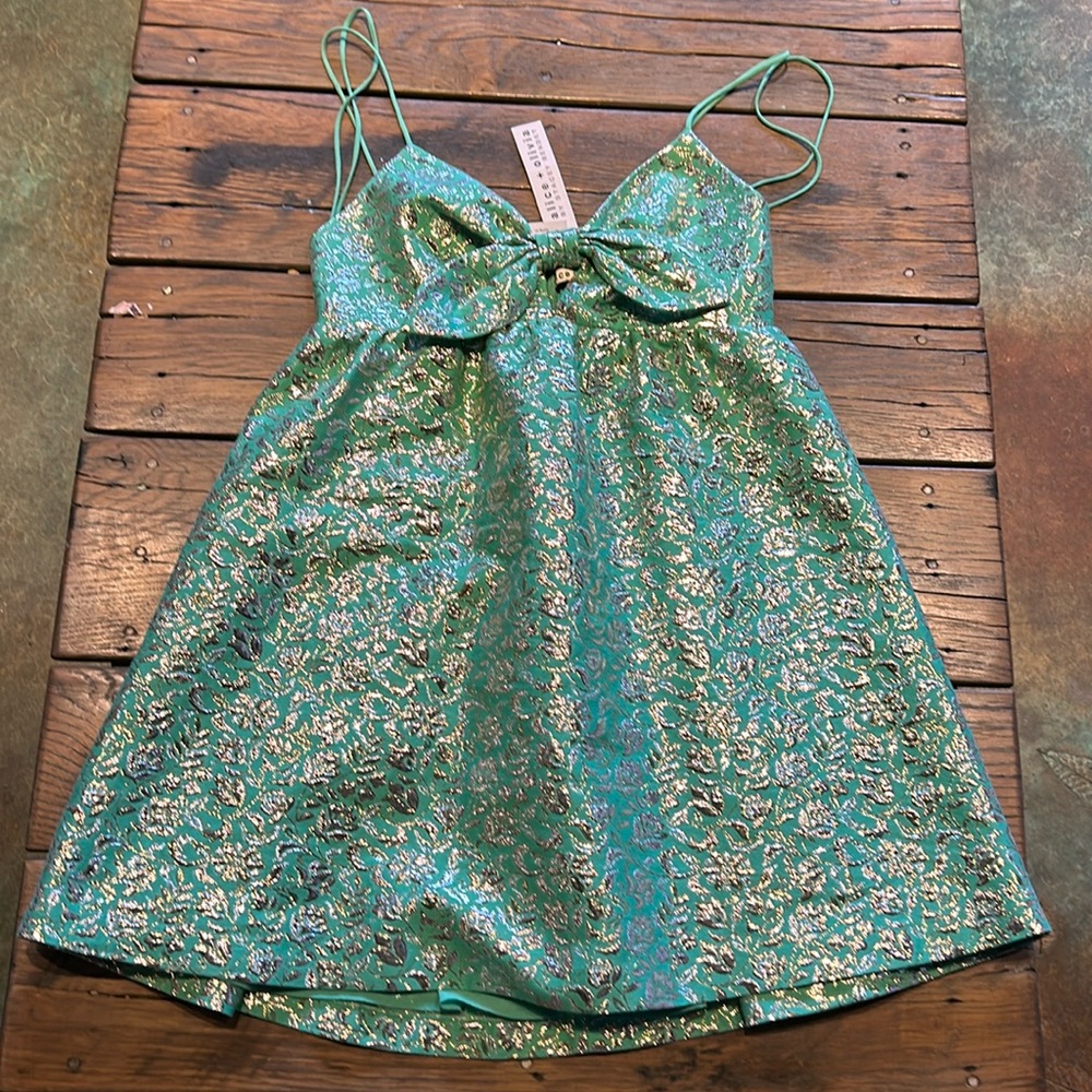 NWT alice + Olivia size 4 green baby doll dress